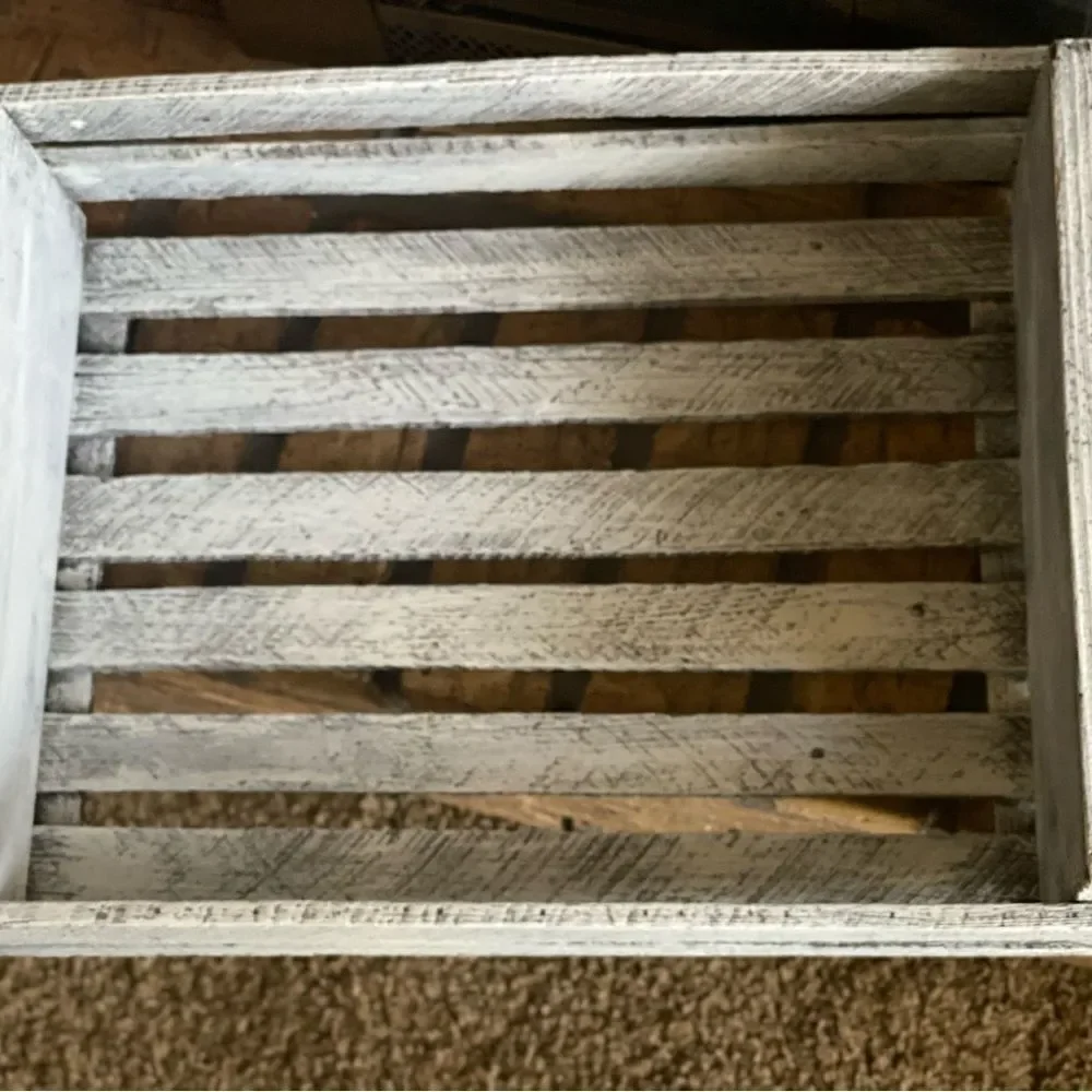 ‎Decorative wood crate